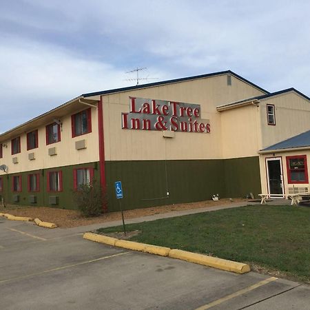 Lake Tree Inn & Suites Marion Exterior photo