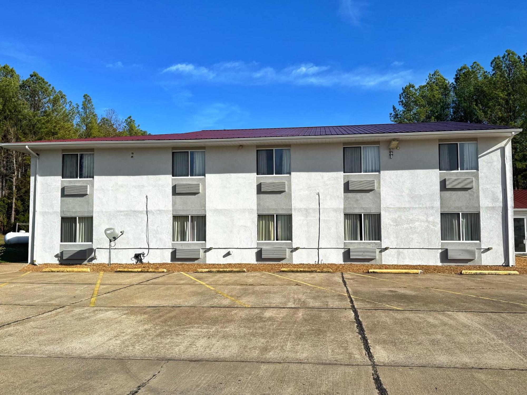 Lake Tree Inn & Suites Marion Exterior photo